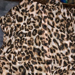 Size Small sleeveless cheetah print tank top